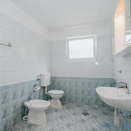 Appartamento With Parking Spaces Mastrinka, Ciovo - 11283 *