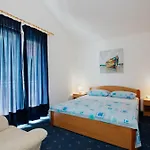 Apartment With Parking Spaces Mastrinka, Ciovo - 11283