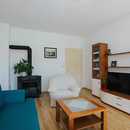 아파트 With Parking Spaces Mastrinka, Ciovo - 11283 트로기르