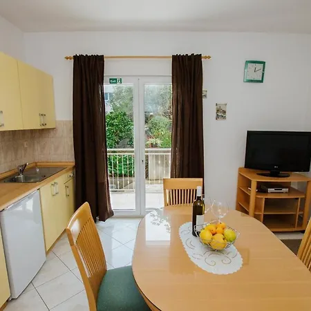 דירה With Parking Spaces Mastrinka, Ciovo - 11283 טרוגיר