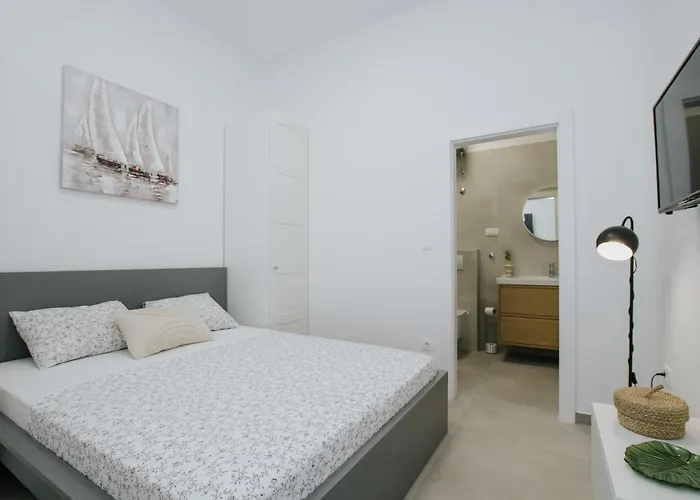 With Parking Spaces Mastrinka, Ciovo - 11283 公寓