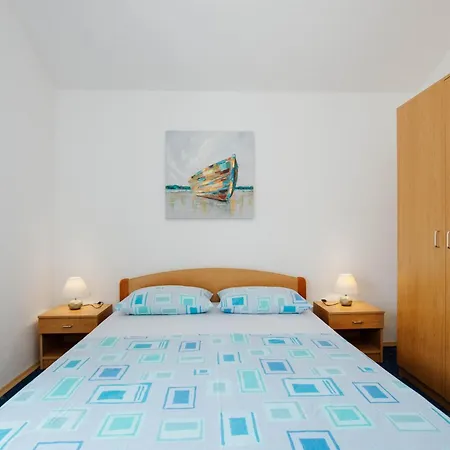 Apartamento With Parking Spaces Mastrinka, Ciovo - 11283